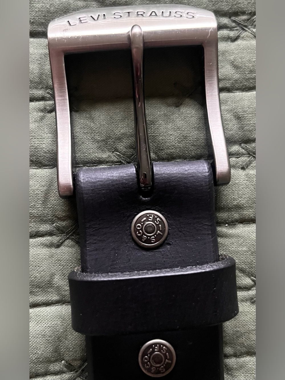 Men’s Levi's black leather belt. Size 38